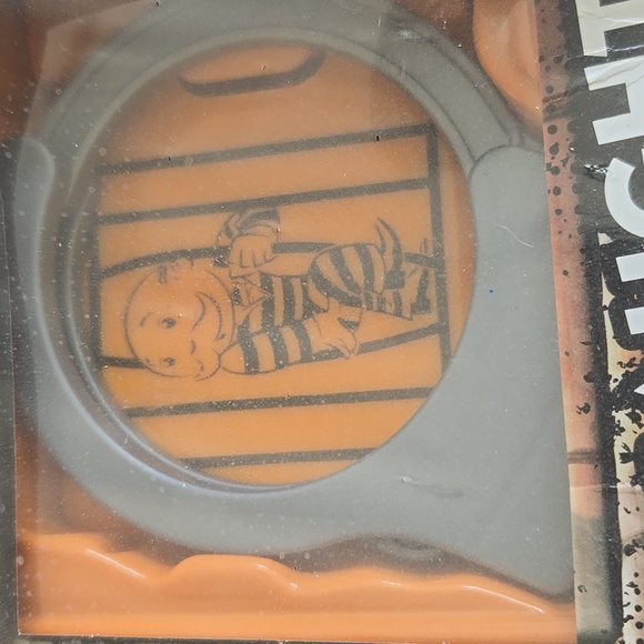 A brand new never opened monopoly. Cheater's edition with cuffs - Picture 2 of 5